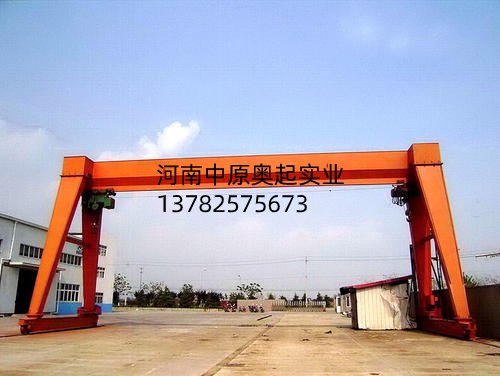 樱桃视频官网的新手在驾驶高空作业车时应注意哪些事项?